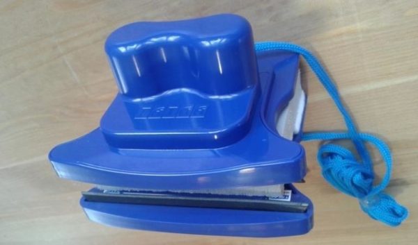 Магнітна щітка для миття вікон або секрет швидкої і безпечної чищення скла