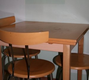 Як відреставрувати стіл з допомогою декупажу: ідеї, покрокова інструкція, фото і відео