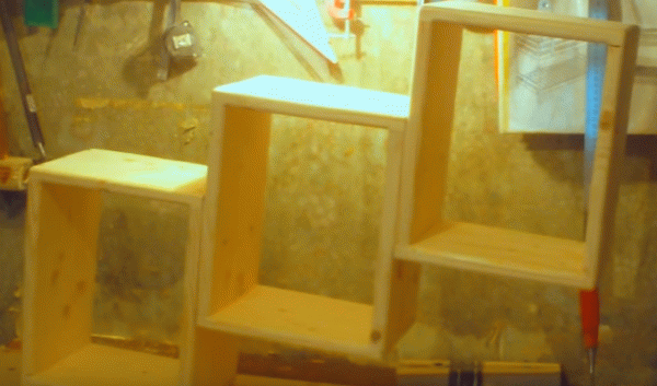 Як зробити полицю на стіну своїми руками: 3 простих варіанти для новачка