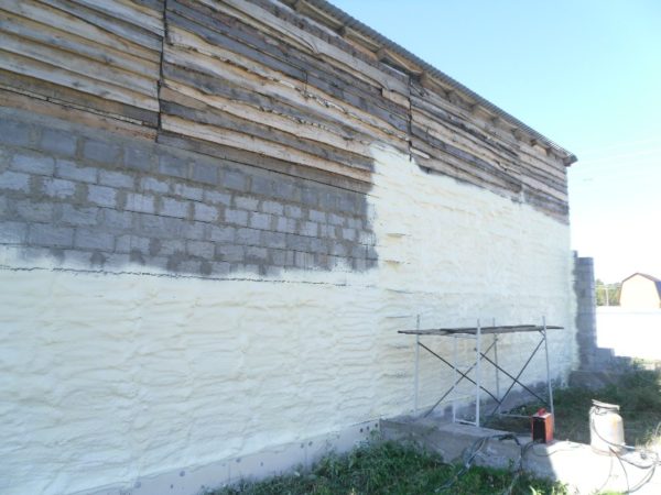 Піна для утеплення стін: плюси технології та основні етапи нанесення