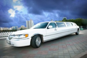 Сонник Нова Машина: шикарна білого, чорного, синього кольору уві сні