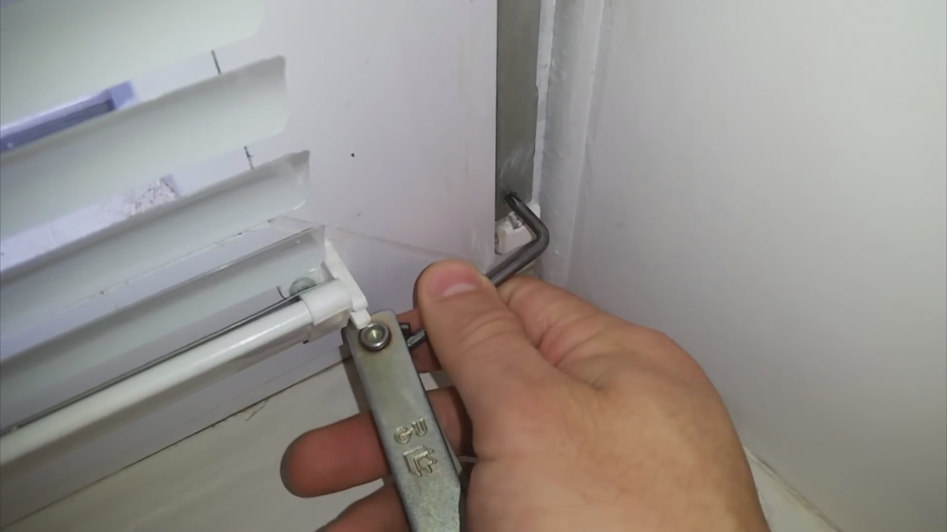 Як виконується регулювання пластикових вікон і дверей самостійно — прості інструкції для кращого результату