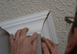 Як приклеїти і чим пофарбувати молдинг: правила монтажу, рекомендації по фарбуванню, фото і відео інструкція