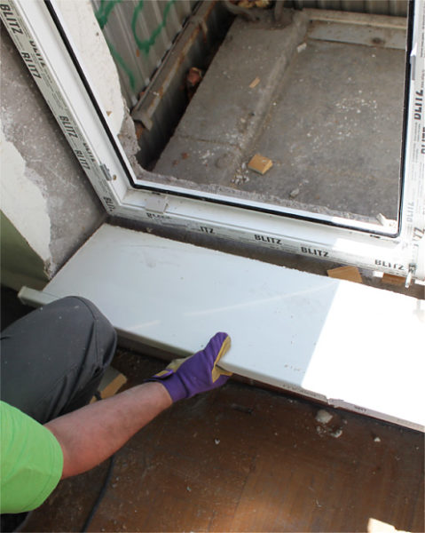 Як самостійно встановити балконні двері за 16 простих кроків