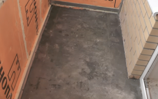 Як зробити підлогу на балконі — 3 найкращих варіанти і їх особливості