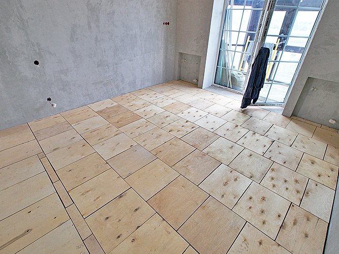 Укладаємо паркетну дошку на бетонну підлогу