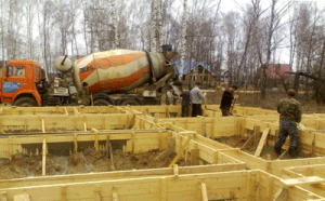 Деревяна опалубка для стрічкового фундаменту: будова і функції, матеріали, технологія робіт