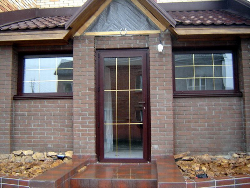 Вхідні пластикові двері зі склом   ціна і монтаж