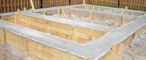 Як правильно зробити стрічковий фундамент під баню: особливості, етапи будівництва