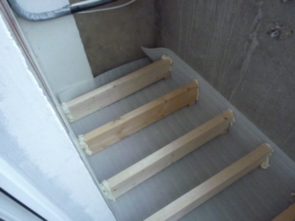 Як утеплити балкон зсередини своїми руками – найбільш прості та ефективні способи проведення робіт