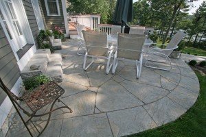 Як зробити патіо на дачі своїми руками: матеріали, проекти, етапи робіт, фото і відео