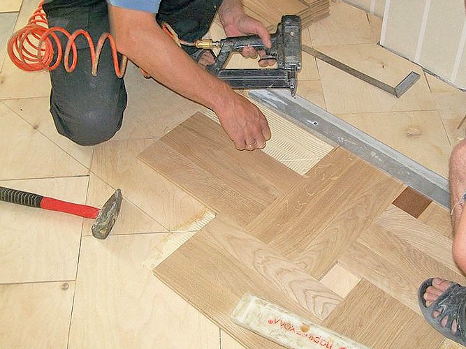 Правильне укладання штучного паркету своїми руками