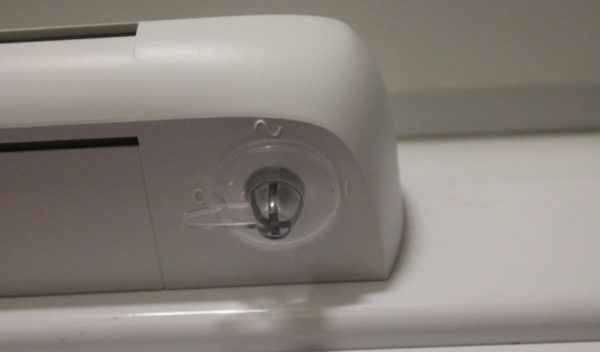 Припливний клапан на пластикові вікна: 3 види пристроїв і одна технологія установки