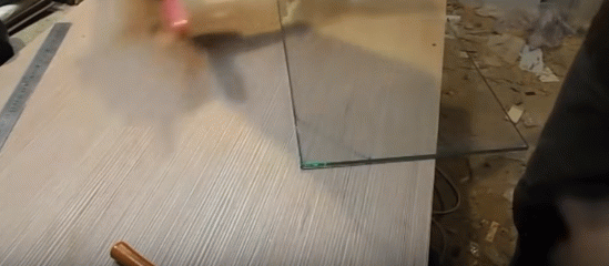 Як зробити полицю на стіну своїми руками: 3 простих варіанти для новачка