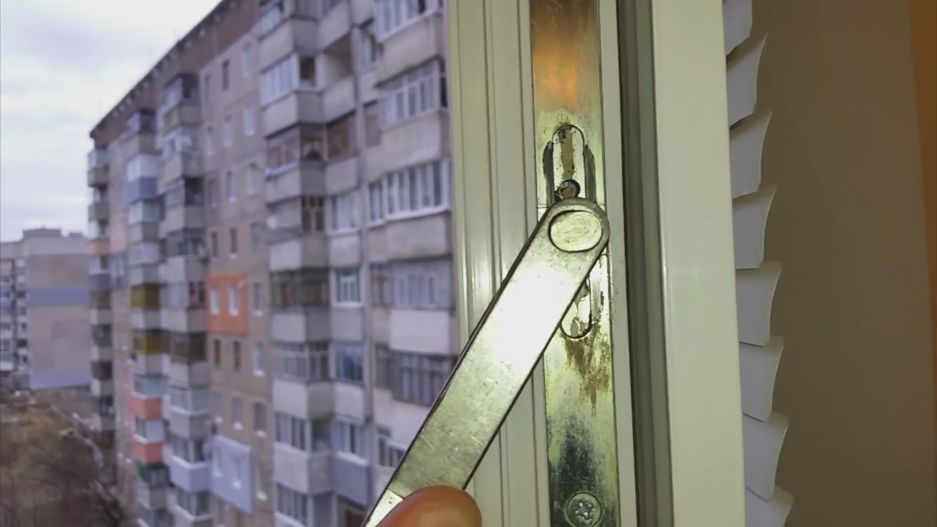 Як виконується регулювання пластикових вікон і дверей самостійно — прості інструкції для кращого результату