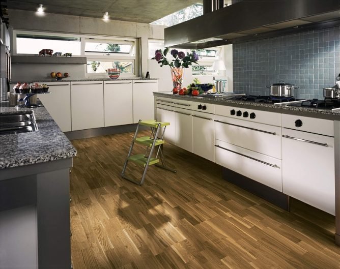 Паркетна дошка на кухні — відгуки з перших рук