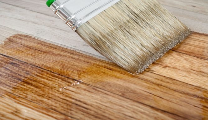 Огляд брендів швидковисихаючого лаку без запаху для паркету