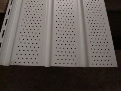 Перфорований сайдинг – софіт для обробки карнизних звисів Перфорований сайдинг – софіт для обробки карнизних звисів