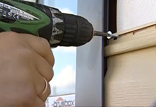 Зовнішній сайдинг — монтаж обрешітки і панелей