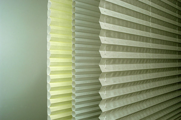 Жалюзі на пластикові вікна — 9 видів виробів