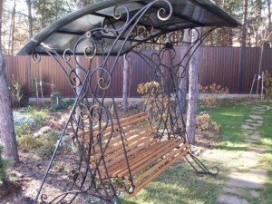 Садові гойдалки з металу своїми руками — креслення і відео