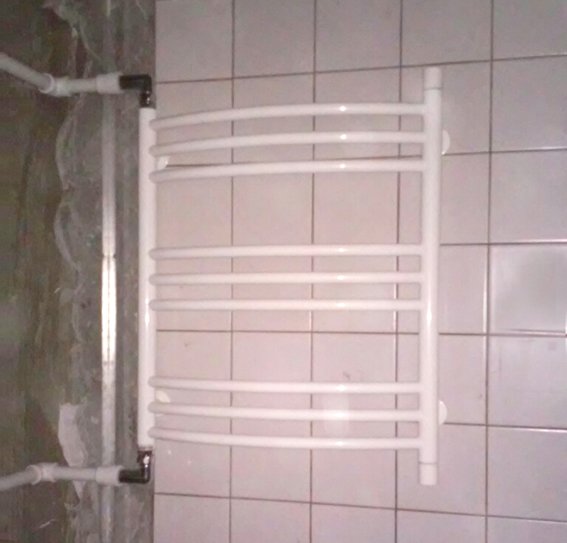 Рушникосушка з боковим підключенням драбинка, як вибрати