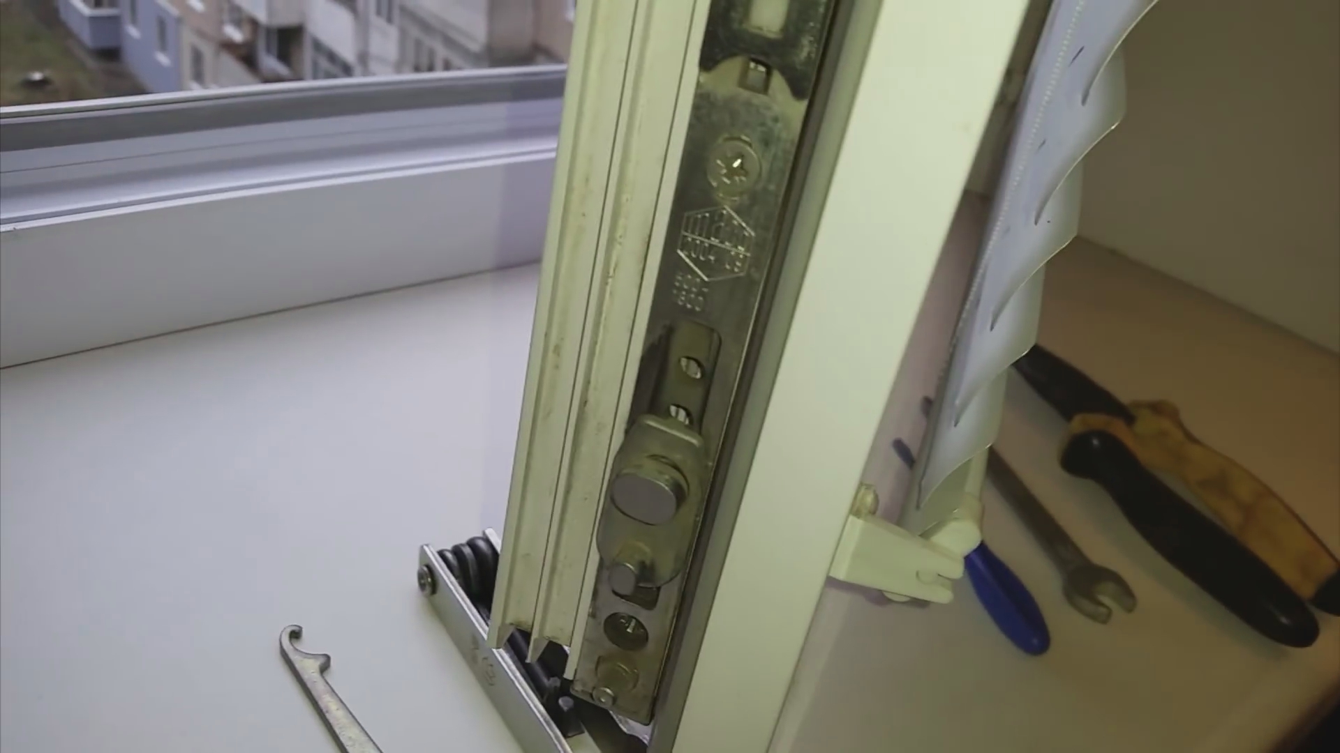 Як виконується регулювання пластикових вікон і дверей самостійно — прості інструкції для кращого результату