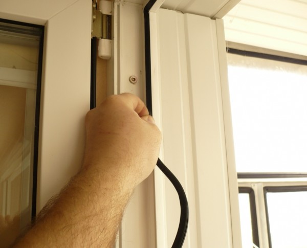 Як утеплити вікна на зиму: 3 традиційних і 2 сучасних методу