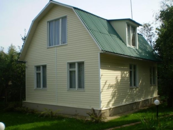 Як правильно обшити будинок сайдингом з утеплювачем: нюанси монтажу