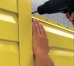 Поради бувалих майстрів: як правильно виконати кріплення сайдинга Поради бувалих майстрів: як правильно виконати кріплення сайдинга