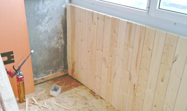 Як обшити балкон вагонкою – повний опис робочого процесу від вибору матеріалів до нанесення захисного покриття