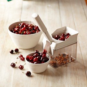 Як витягти кісточки з вишні — пристосування для видалення кісточок з вишень