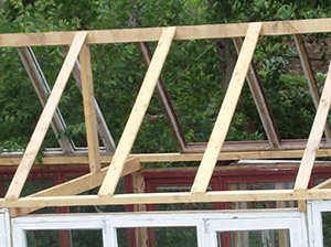 Теплиця з віконних рам своїми руками: матеріали, конструкція, етапи робіт, креслення, відео інструкція