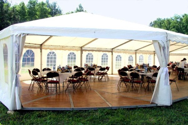 Намети для дачі: особливості конструкції, види з фото і схема складання