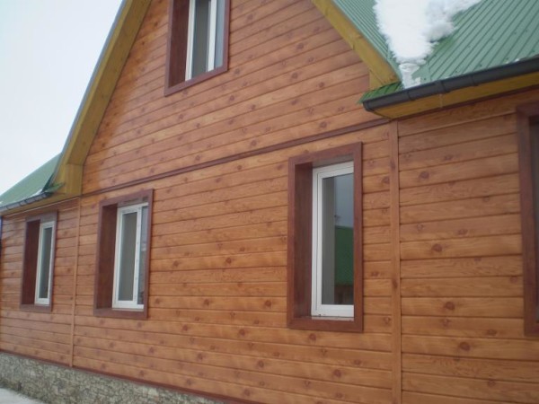 Сайдинг під брус: правдоподібна імітація натурального дерева