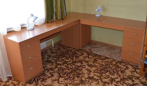 Як зробити стіл для школяра: ідеї, креслення з розмірами, покрокова інструкція, фото і відео