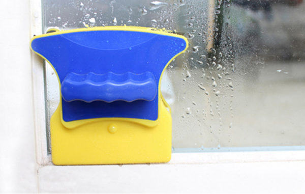 Магнітна щітка для миття вікон або секрет швидкої і безпечної чищення скла