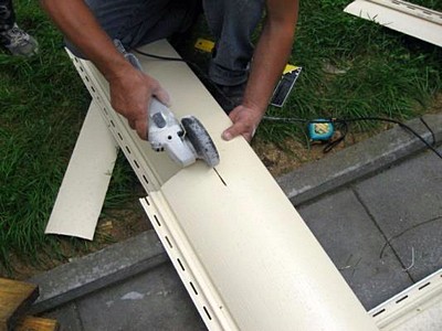 Якісна обробка балкона сайдингом без сторонньої допомоги