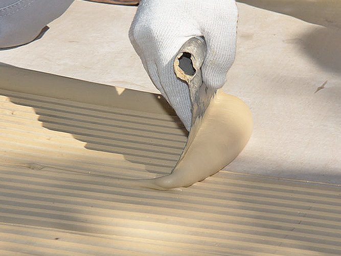 Опис процесу укладання паркету на бетонну стяжку