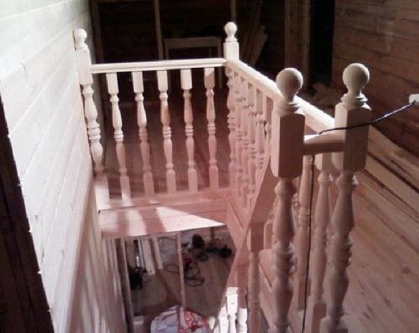 Деревяні східці для сходів своїми руками: розрахунок, виготовлення, особливості монтажу