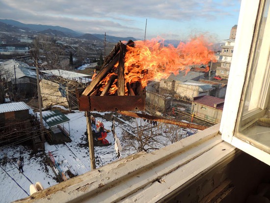 Шашлик на балконі: можна облаштувати
