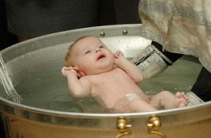 Що потрібно знати про хрещення дитини хресним