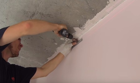 Як зробити натяжну стелю своїми руками за 5 кроків