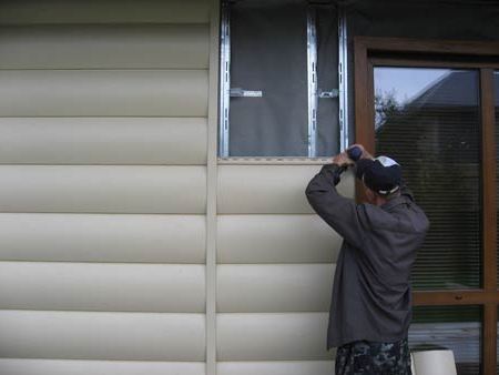 Обшивка деревяного будинку сайдингом: поетапна технологія Обшивка деревяного будинку сайдингом: поетапна технологія