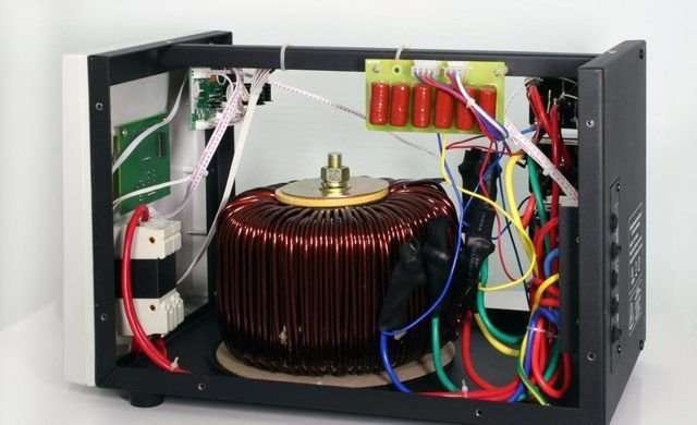 Стабілізатори напруги 220 вольт для дому   який вибрати, підключення і установка