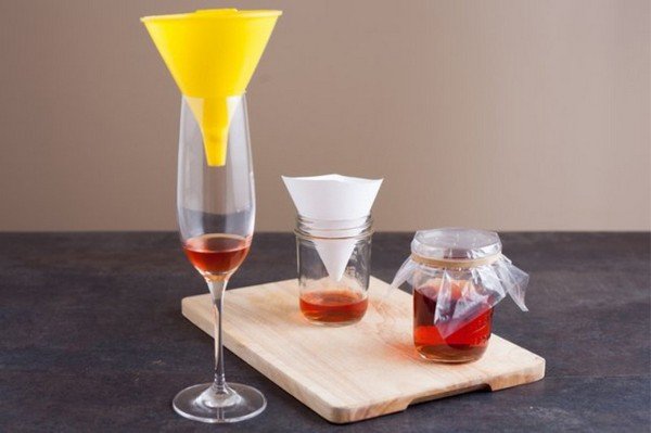 Як позбутися від мух народними засобами: пастки і репеленти