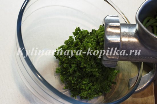 Закуска з часникових стрілок через мясорубку Закуска з часникових стрілок через мясорубку