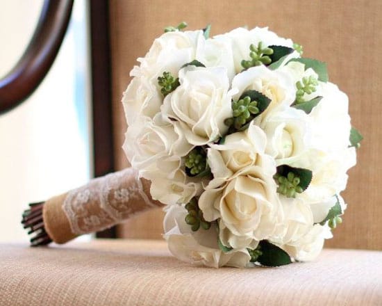 Букет з троянд червоного, білого кольору та інших відтінків Букет з троянд червоного, білого кольору та інших відтінків