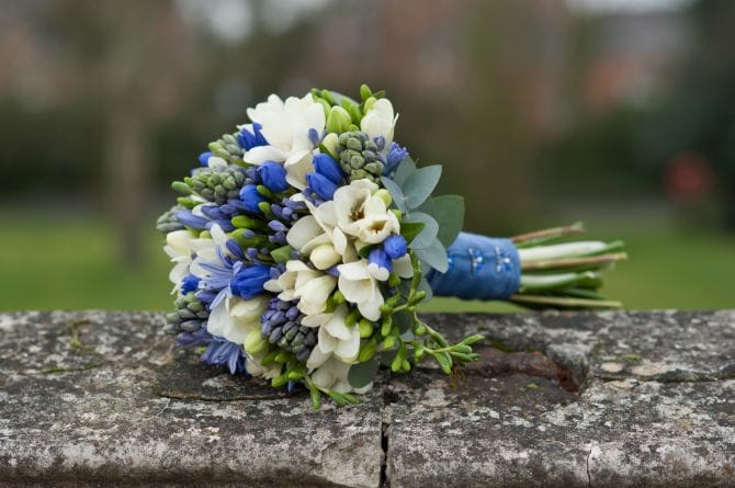 Весільний букет з фрезій: фото і варіанти поєднань