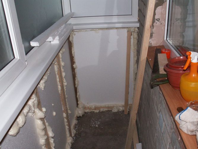 Піна — утеплювач для стін. Варто утеплювати будинок піною
